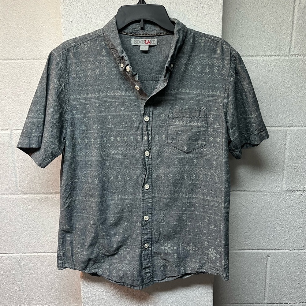 Silverlake Men's Gray Short Sleeve Shirt.